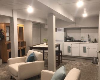 Practical One Bedroom Unit Near Downtown Littleton - Littleton - Kitchen