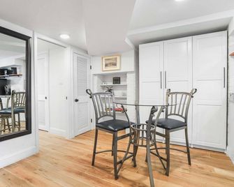 Sojourn Charming Lower Level Studio - Capitol Hill - Washington, D.C. - Dining room