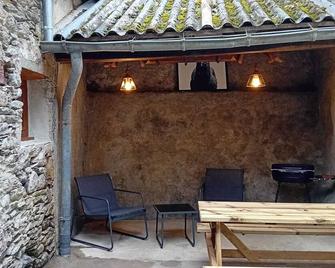 Barn at the foot of the trails - Couflens - Patio