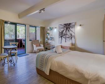 Boat Harbour Apartments - Urangan - Спальня