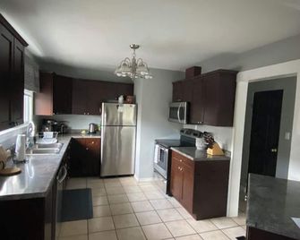 West End Lodging - Sault Ste Marie - Kitchen