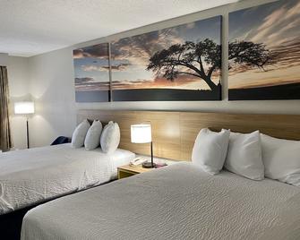 Days Inn by Wyndham Newnan - Newnan - Bedroom