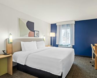 Spark by Hilton Evansville Downtown - Evansville - Bedroom
