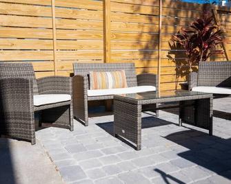Be A Nomad 2 br Close to the Beach - Jacksonville Beach - Patio