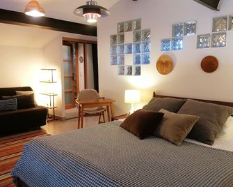 Stone house with jacuzzi, between Cannes and Fréjus, independent mini loft, air conditioning - Les Adrets-de-l'Estérel - Habitación