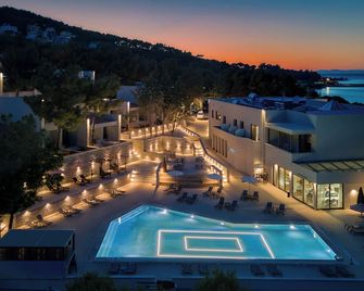 Mythical Coast Wellness Retreat - מיטילנה