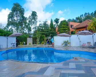 Andasibe Cyperus Hotel - Andasibe - Piscina