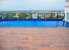 3-Bedroom Condo with Pool & spectacular Lagoon & Sea view - Negombo - Balcony