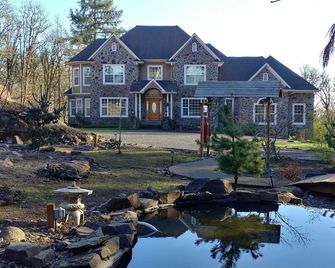 Exquisite Estate on 10 acres in North Albany. 15 minutes to OSU. - Albany - Budova