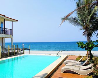 Brisa Marina Beach Resort powered by Cocotel - Morong - Piscina