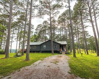 Floating and Glamping at Big Piney River - Licking - Building
