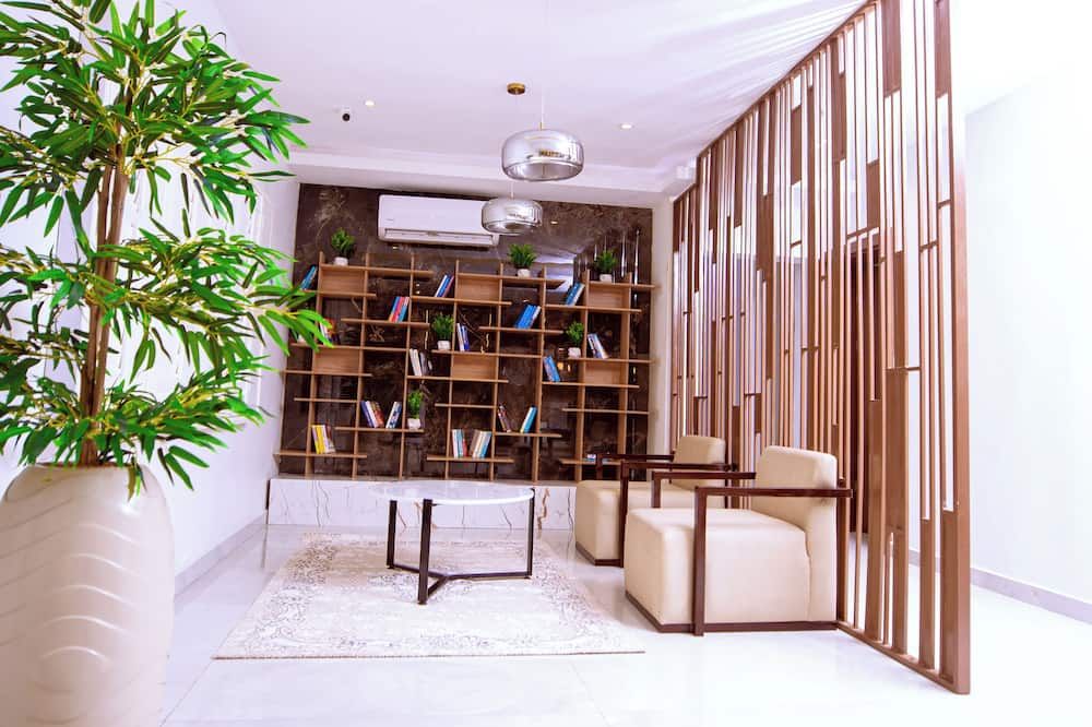 Tranquil Oasis Hotel thumbnail 3