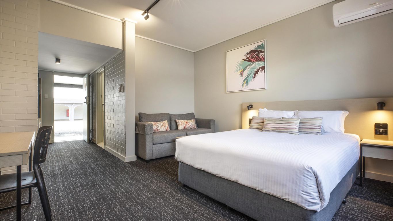 Nightcap At Springwood Hotel