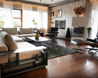 Sea View Villa - Kopavogur - Living room