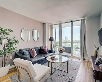 Coconut Grove 1 bedroom condo parking included - Miami - Sala de estar