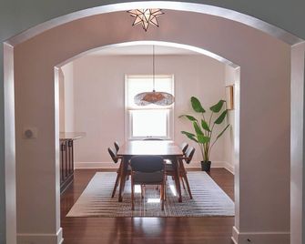 Bright Cottage Near Dining, Shops & Downtown Indianapolis - Indianápolis - Comedor