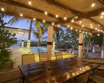 Entire House on the Seashore in Chicxulub Puerto, Yuc, Riviera Yucateca MEX - Chicxulub Puerto - Patio