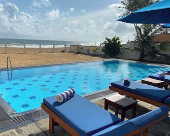 Tropical Beach House Hikkaduwa - Hikkaduwa - Pool