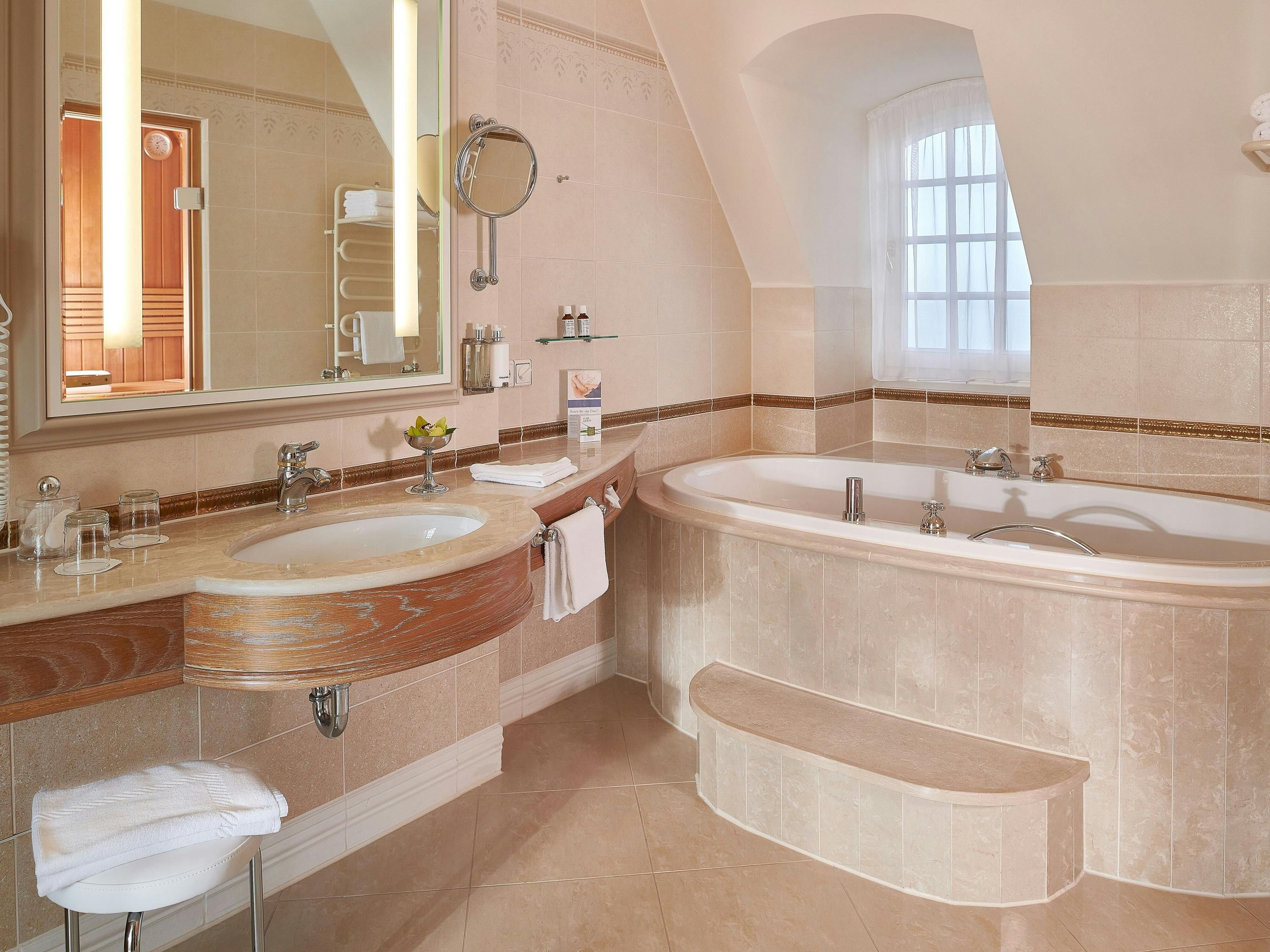 إهروزا كورهاوس بينس - بنز - حمام