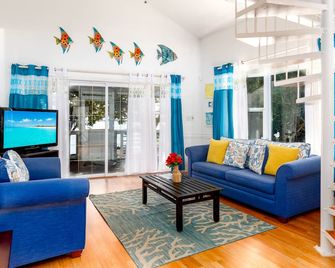 Cozy Beach House 2 on Kite Boarding Beach. Silver Palm Cottage #2 - The Bight Settlements - Wohnzimmer