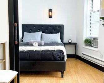 Boutique Studio Apartment on Grand Ave - Englewood - Bedroom