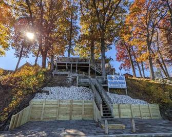 Shafer Lakeside Resort - Monticello - Outdoors view