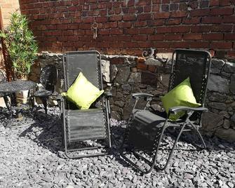 THE OLD LAUNDRY, Prestatyn, North Wales - a unique little dog-friendly space, a 5 min walk to beach & town! - Prestatyn - Patio