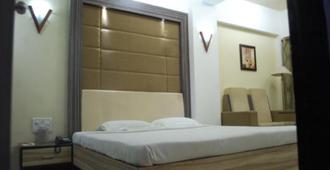 Hotel Ranjits Lakeview - Bhopal - Bedroom