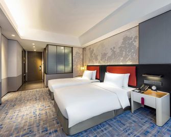 سويسوتيل شينيانج - شينيانغ - غرفة نوم