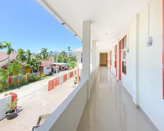 Urbanview Hotel Falah Residence Syariah By RedDoorz - Padang - Balkon