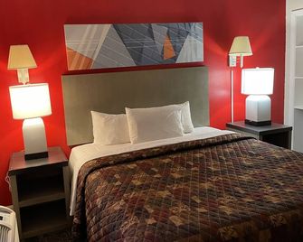 Gold Star Inn & Suites - Groton - Bedroom