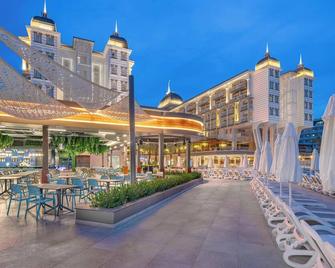 Kirman Hotels Sidera Luxury & Spa - Okurcalar - Innenhof