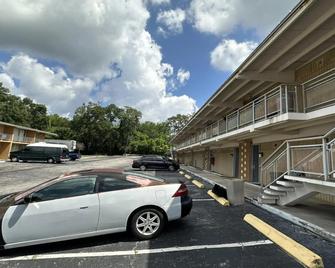 Kampus Inn By OYO Gainesville - University Area - Gainesville - Vista del exterior