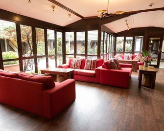 The New Chichester Hotel - Wickford - Lounge