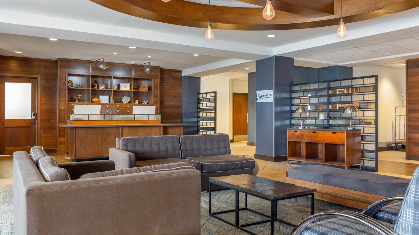 Radisson Hotel Detroit Metro Airport
