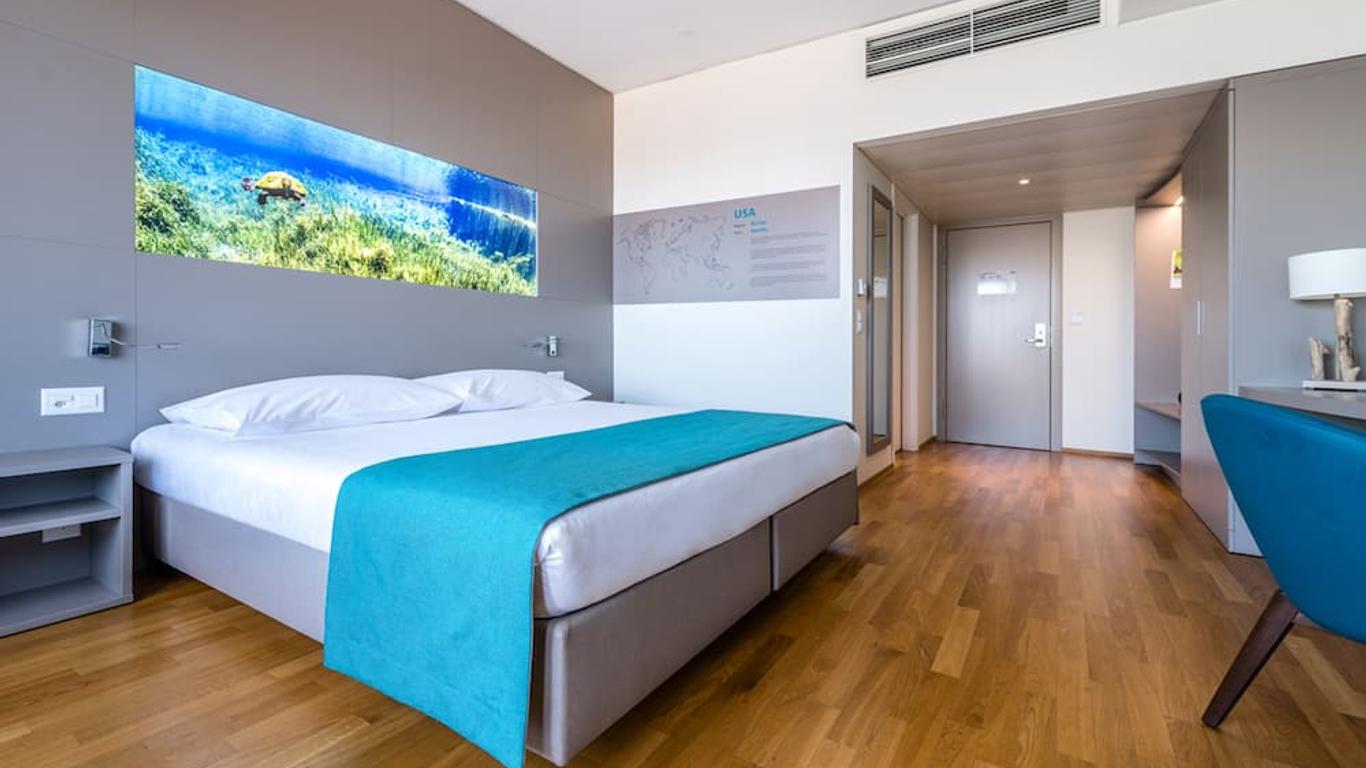 Aquatis Hotel