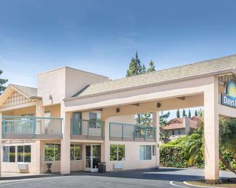 Days Inn by Wyndham Redwood City - Redwood City - Bygning