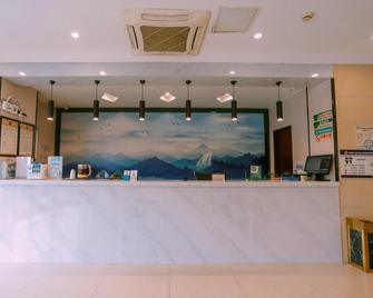 Greentree Inn Maanshan Economic Development District Hongqi South Road Express Hotel - Ma'anshan - Рецепція
