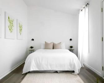 Erie View Lakehouse - Serene and Spacious - Amherstburg - Bedroom