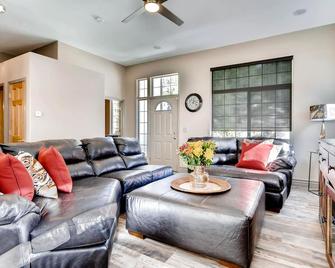 Upscale Spectacular Mountain Retreat On The Lake In Georgetown Colorado - Georgetown - Living room