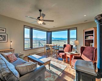 Bozeman Home on 11 Acres with Mountain Views! - Bozeman - Sala de estar