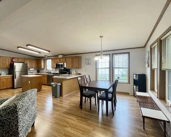 Steps away from Magician lake - Dowagiac - Kitchen