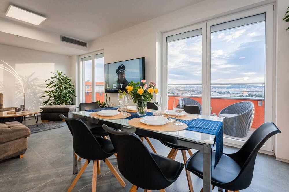 Penthouse Letnanske zahrady - Praag - Eetruimte