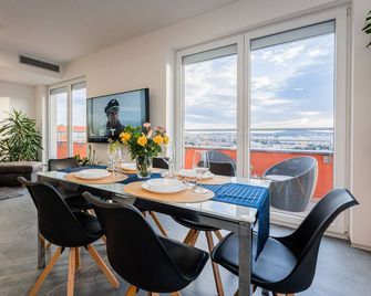 Penthouse Letnanske zahrady - Praag - Eetruimte