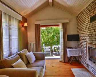 Tranquilla River Lodge - שילה - סלון