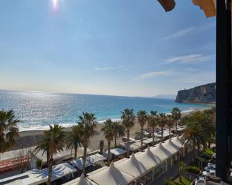 Hotel Garibaldi - Finale Ligure - Spiaggia