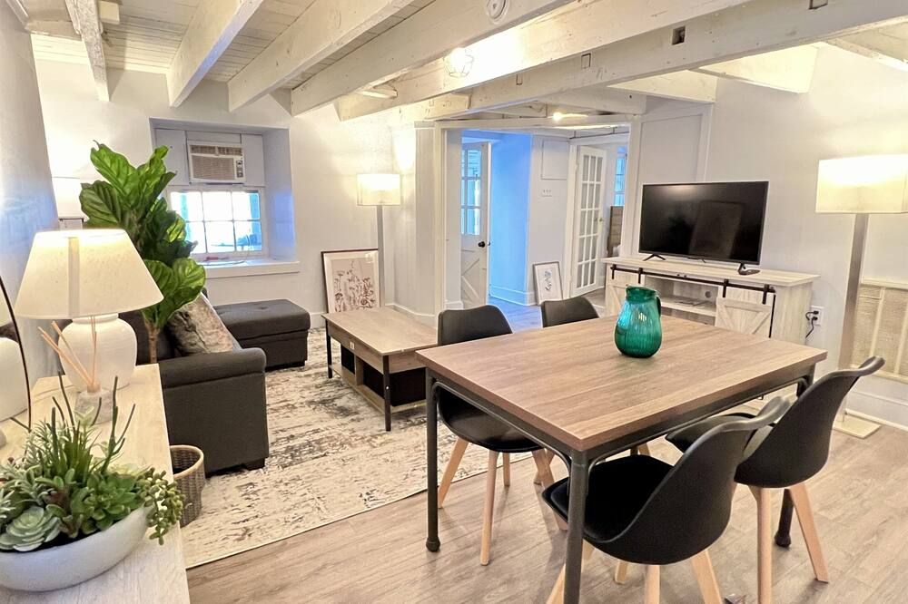 Best location! The Pullman Apt @ historic 1799 Inn - Harpers Ferry - Dining room