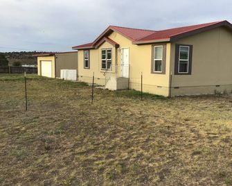 Spacious 4 seasons 3 bedroom 2 bathrooms for 1 great getaway. - Springerville - Gebäude