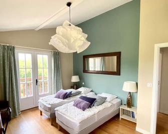 Character property with 2 houses, swimming pool, Rhune view 5min from Saint Jean de Luz - Saint-Pée-sur-Nivelle - Chambre