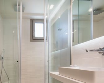 Hotel Palmyra - Argassi - Bathroom